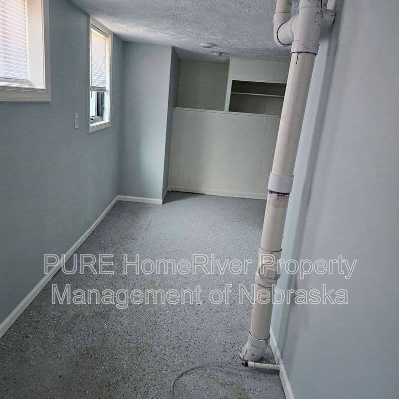 Omaha House: 3901 Curtis Ave