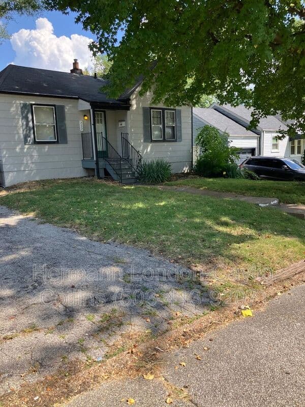 Saint Louis House: 7117 Seymour Dr