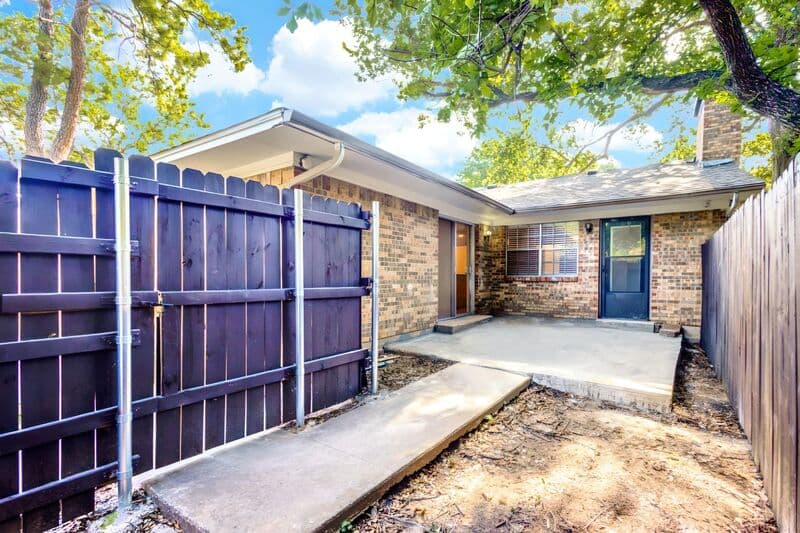 Sherman House: 524 N Woods