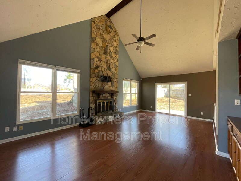 Fayetteville House: 6383 Hawfield Dr