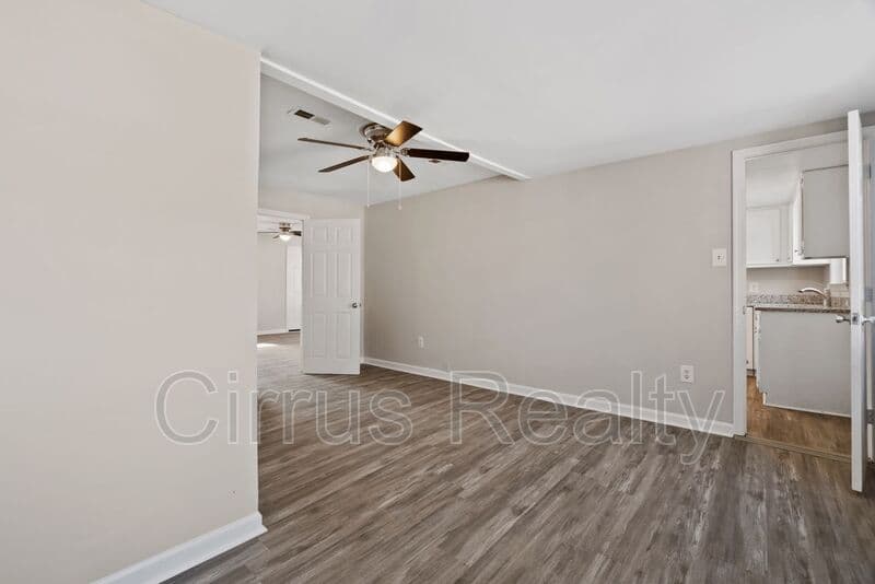 Portsmouth House: 6 Worden Pl