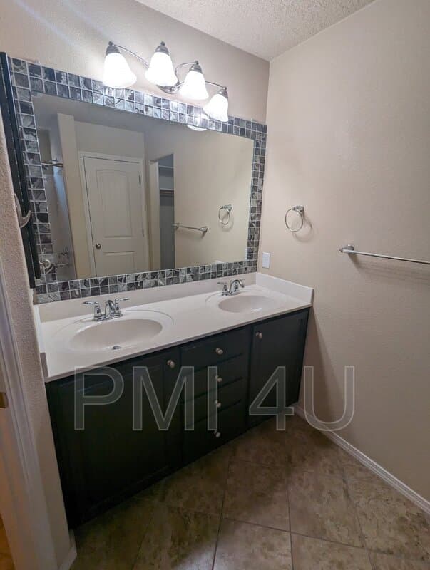 Albuquerque House: 2035 Ferndale DR SE