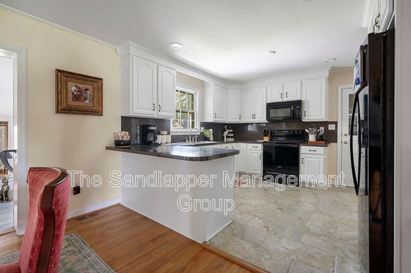 Charleston House: 1652 Boone Hall Drive