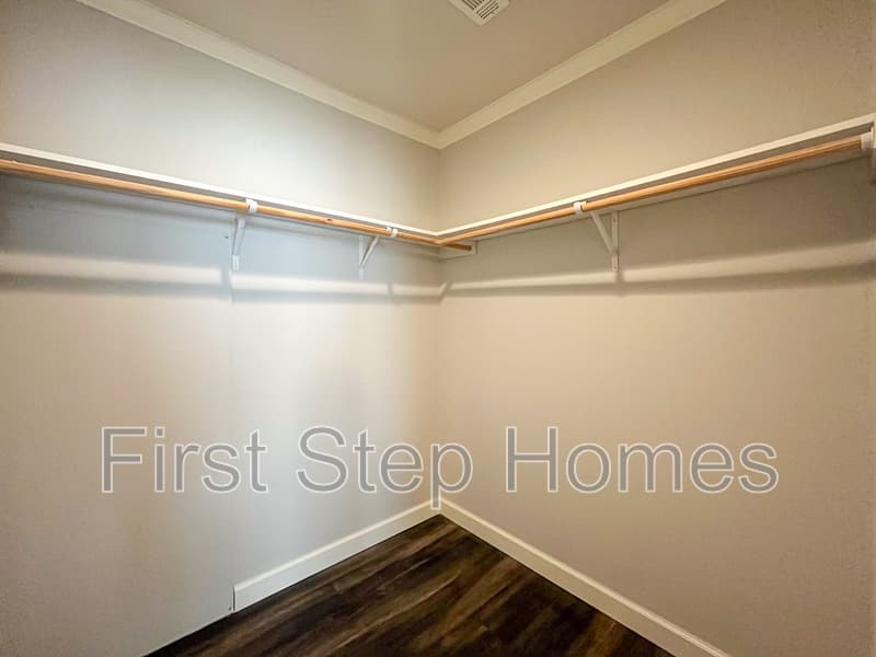 Tyler House: 401 Marco St