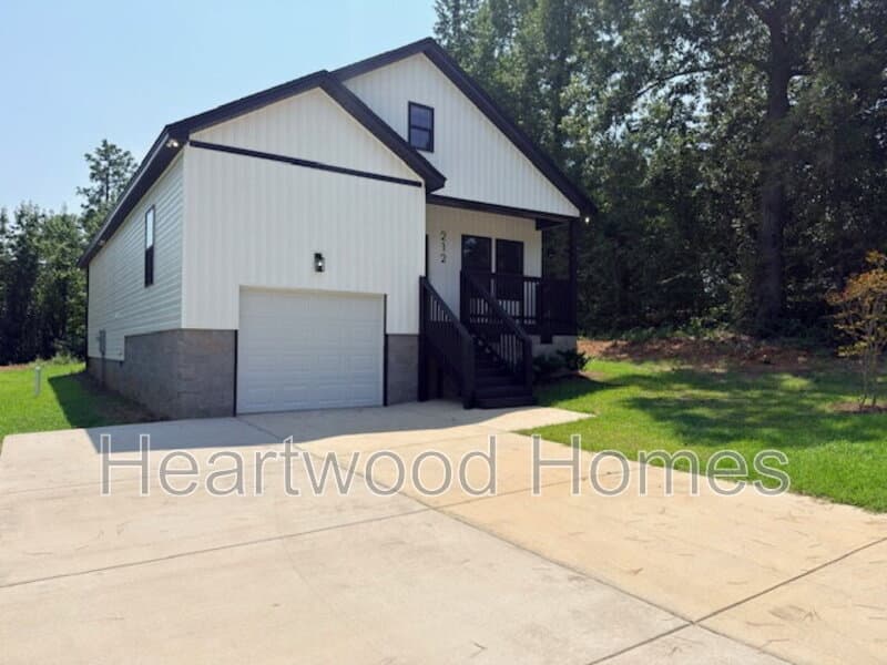 Columbia House: 212 Lincolnshire Boulevard