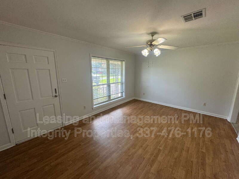 Lafayette House: 204 Debby Drive