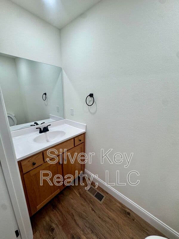 Athens Townhome: 320 Million Street