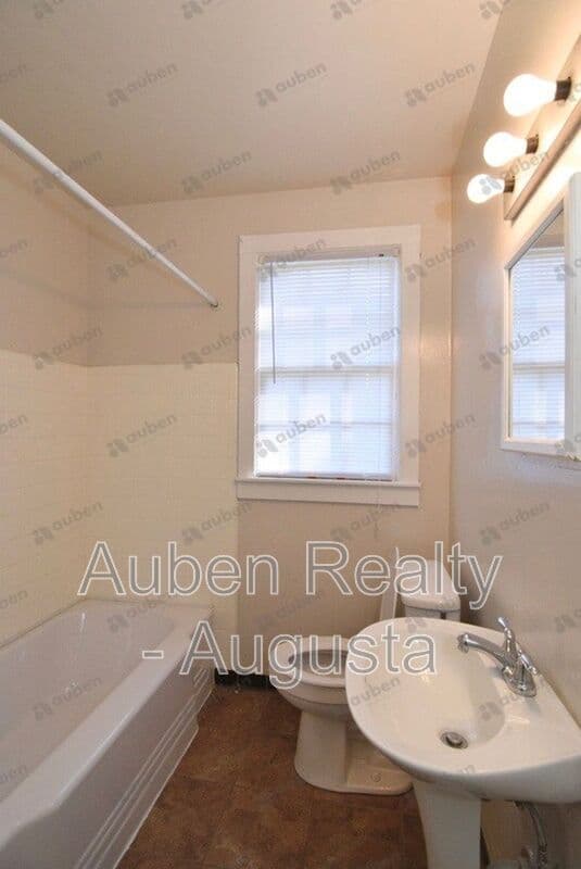 Augusta House: 512 Beaufort Drive