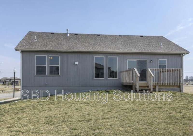 Blue Springs House: 8901 SW 8th St