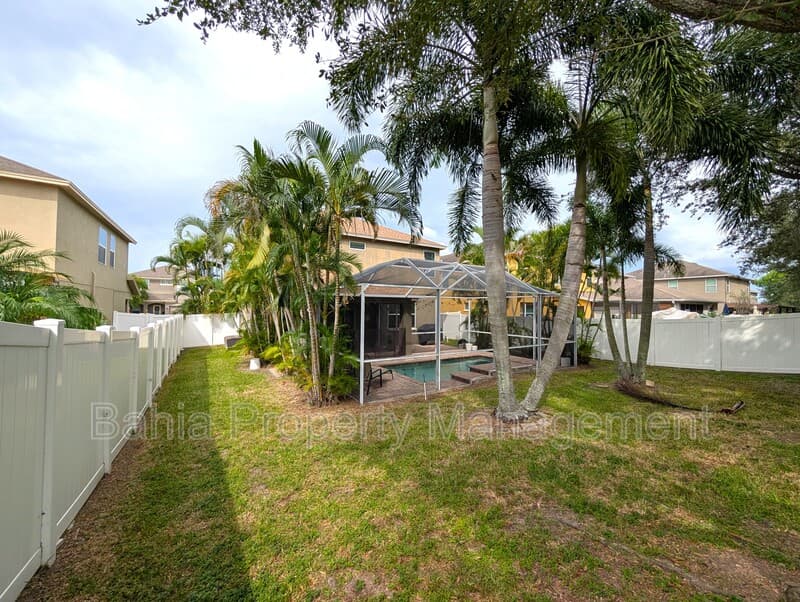 Tampa House: 7714 Landcare Ln