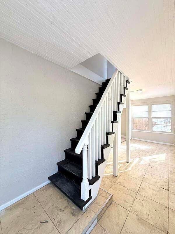 St. Petersburg House: 975 13th Avenue South