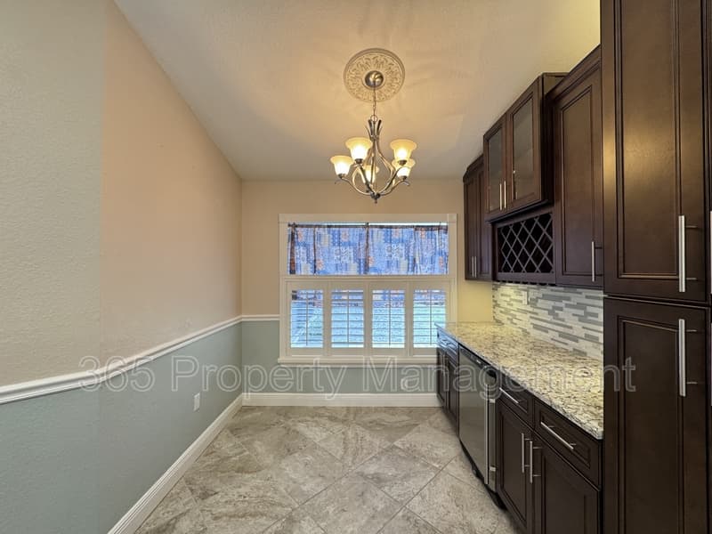 Spring Hill House: 6153 Mountain Way Avenue