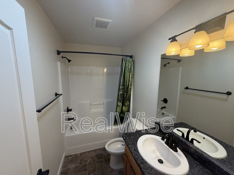 Grants Pass House: 1575 SW Yucca Dr