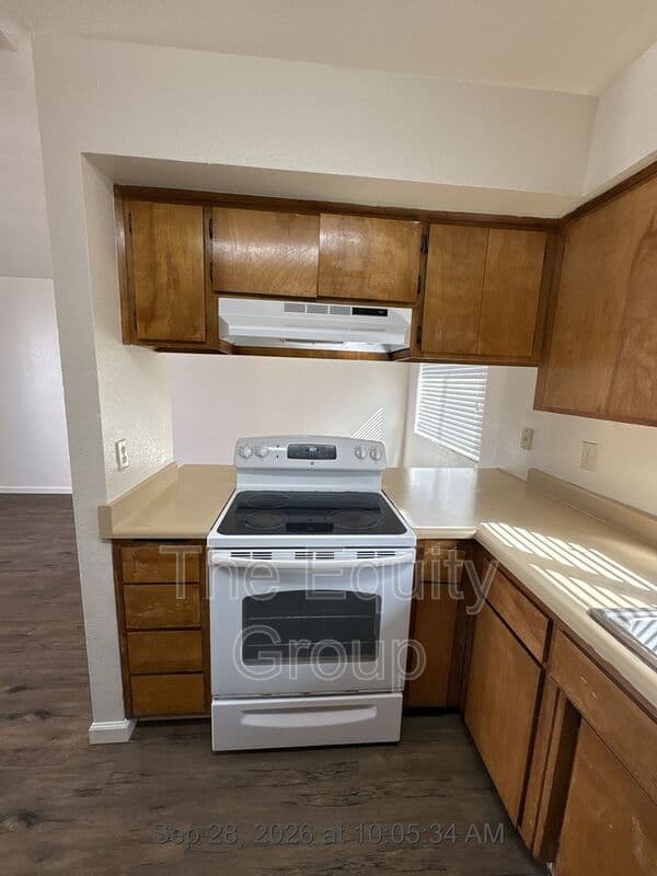 Tulare House: 107 West Sonora Avenue