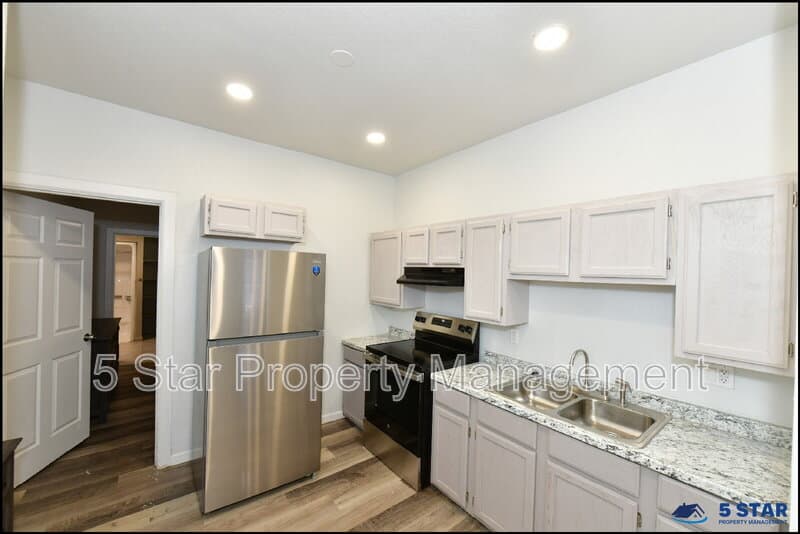 El Paso Condo: 6806 Alameda Ave