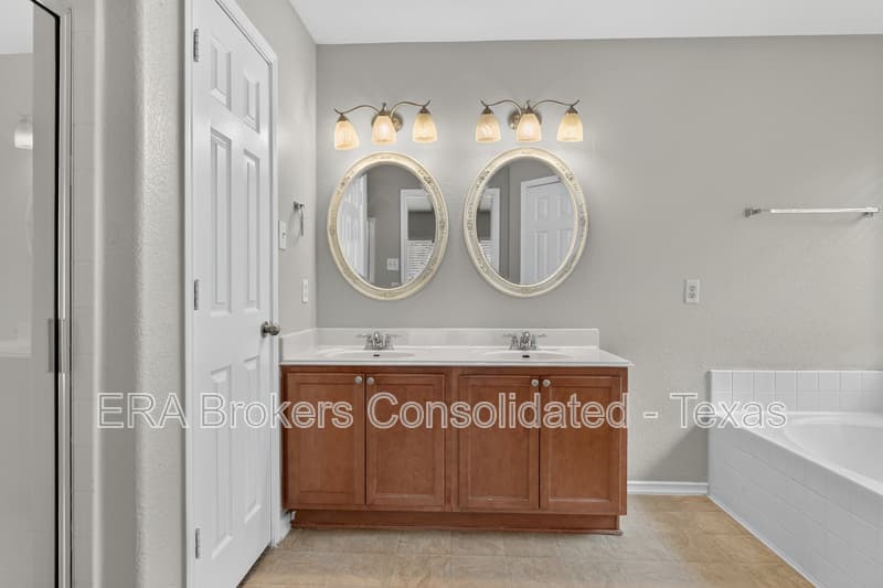San Antonio House: 5938 Southern Knoll