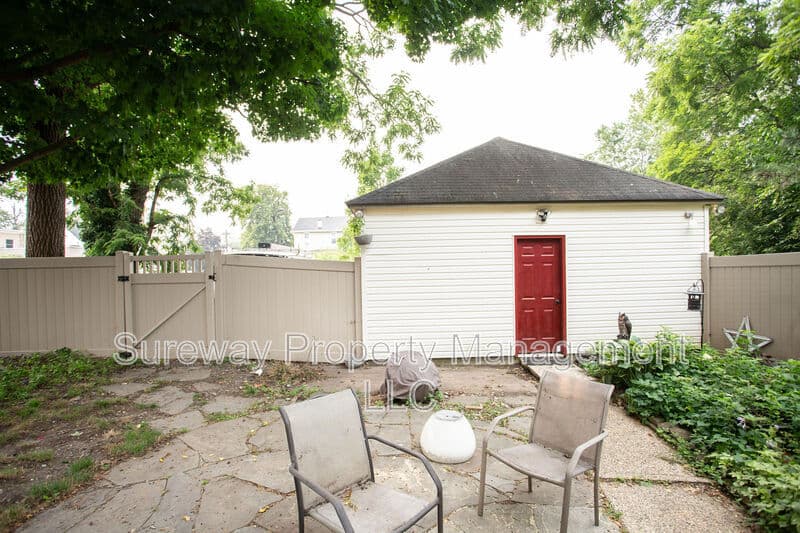 Medford House: 16 Union St