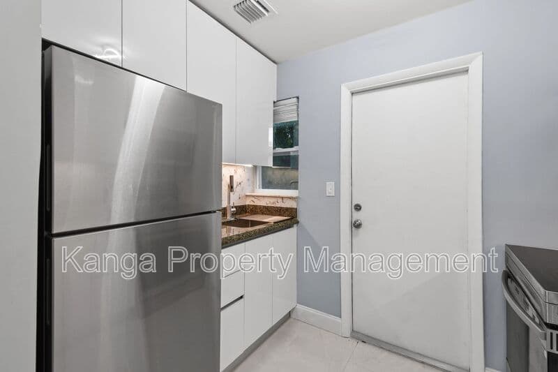 Riviera Beach Condo: 968 W 9th St