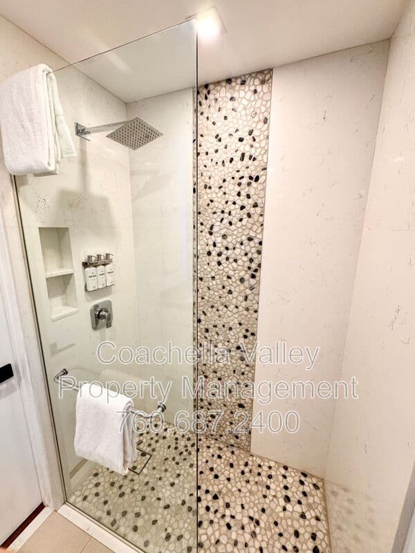 Palm Springs House: 2004 N San Antonio Rd
