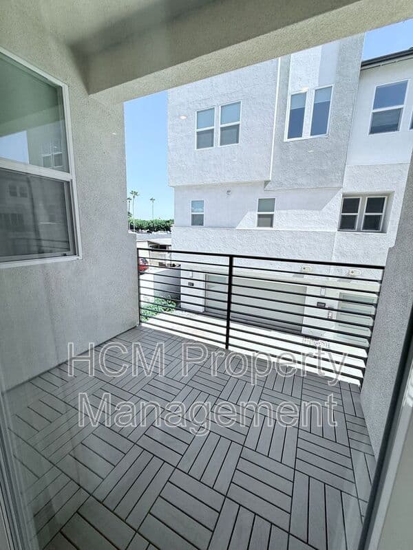 Anaheim House: 1211 W Bushell St
