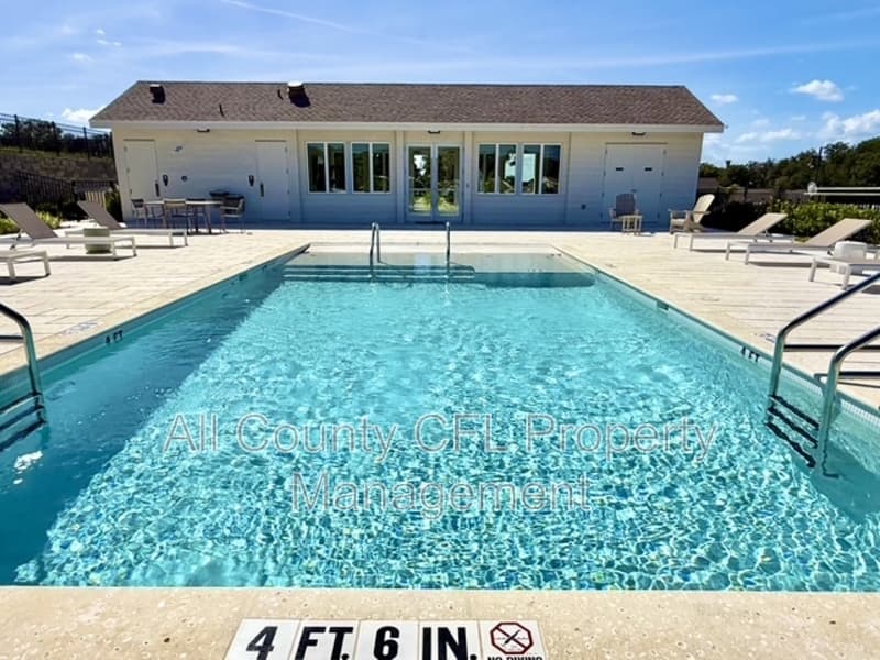 Lady Lake House: 219 Skyfield Court