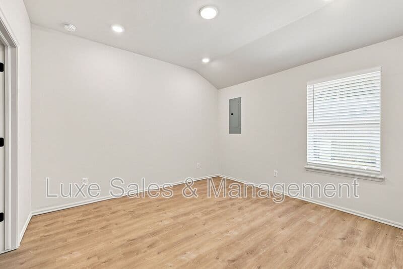Okahoma City House: 8012 NW 110th Dr.