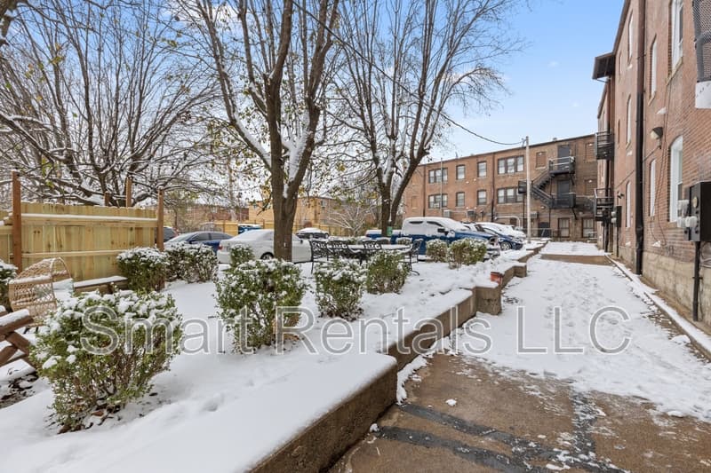 St. Louis Condo: 4209 Ellenwood Avenue - 202