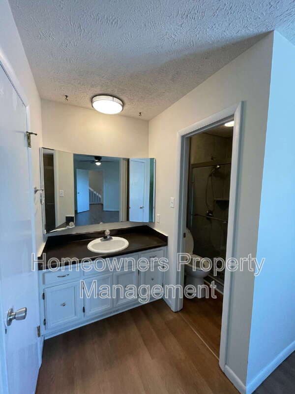 Fayetteville House: 6383 Hawfield Dr