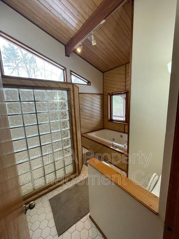 Cresco House: 3530 Spruce Cabin Road