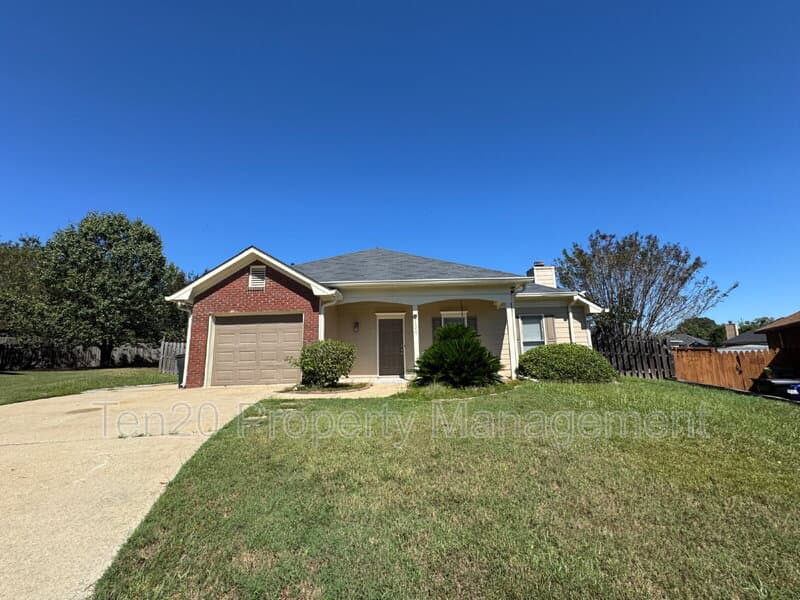 Columbus House: 7124 Vinings Court