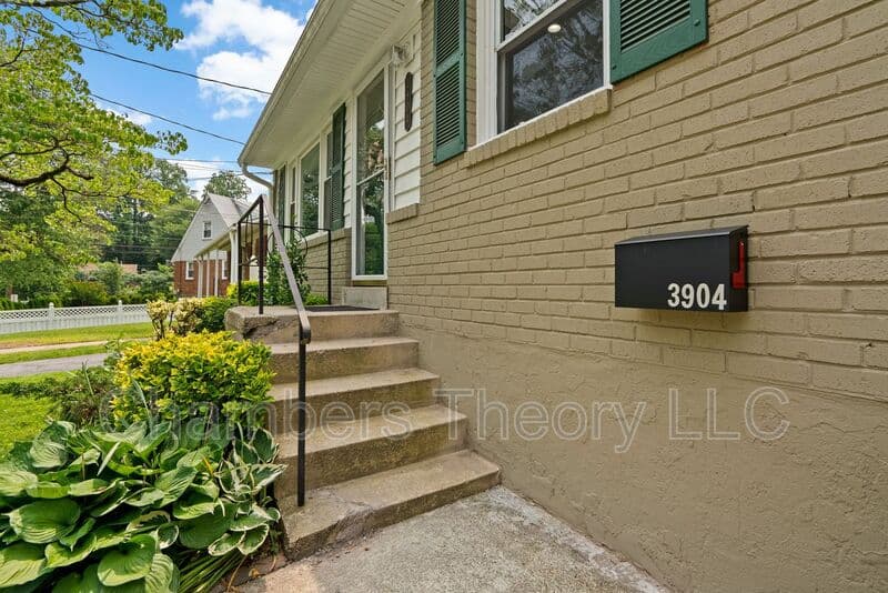 Silver Spring House: 3904 Lantern Dr