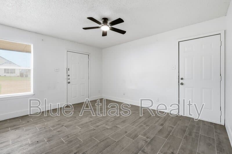 Fort Worth House: 5517 Wellesley Avenue