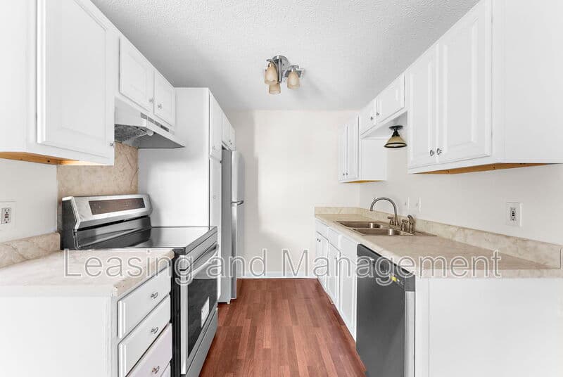 Ladson Condo: 201 Oakmont Avenue