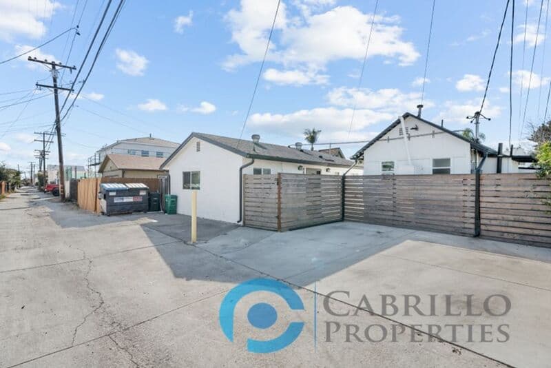 San Diego House: 4853 Mansfield Street
