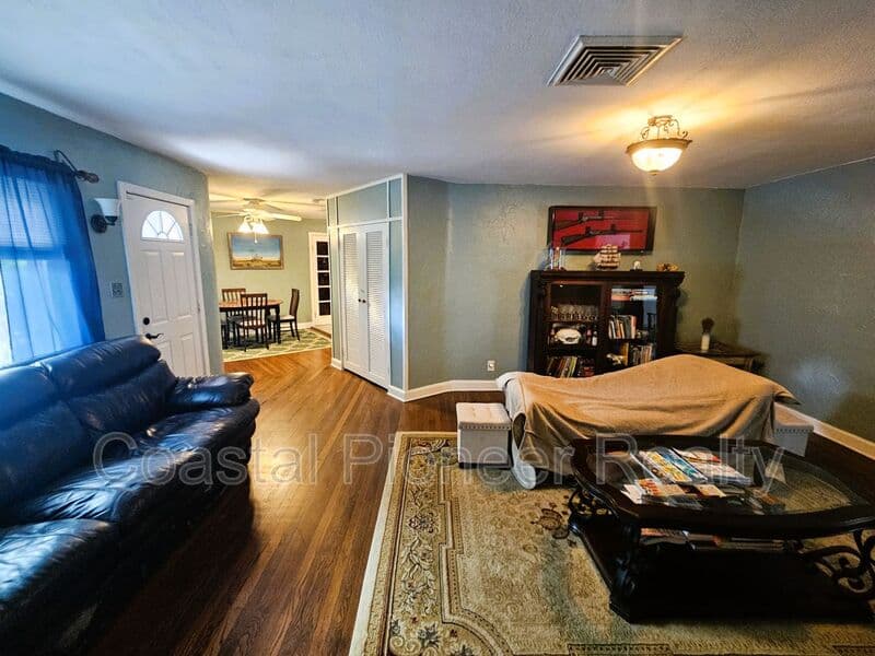 Tampa House: 7301 N 13th St