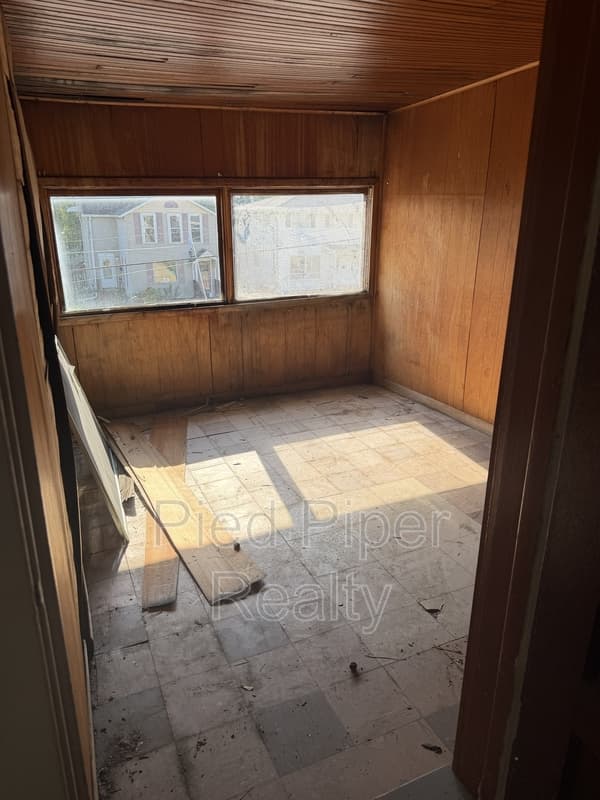 Freeport Condo: 756 W Pleasant St