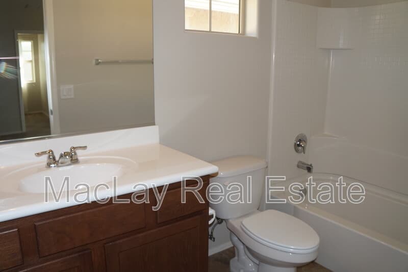 Gilbert Townhome: 2564 E Vermont Dr
