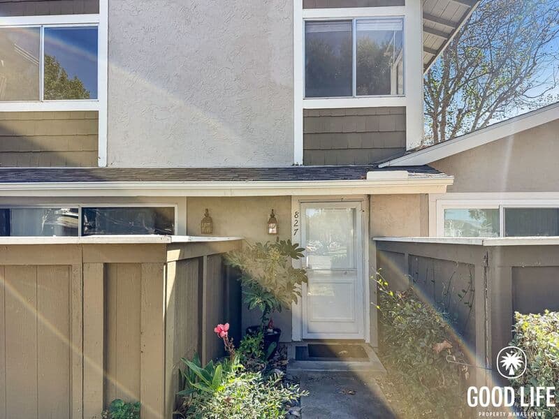 Oceanside Townhome: 827 Shelter Cove Way
