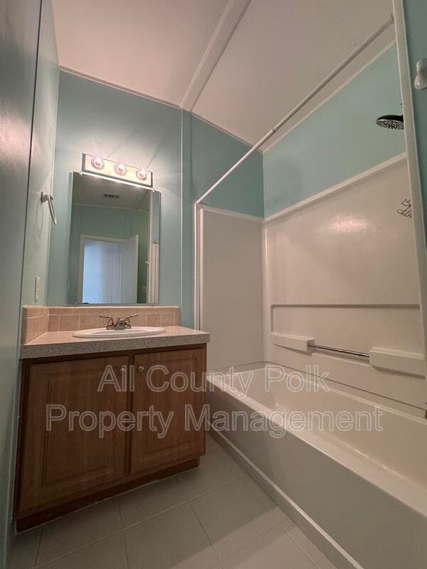 Haines City House: 106 Reineke Rd
