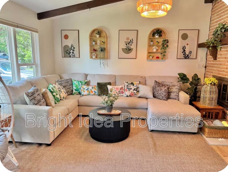 Saint Paul House: 896 Hadley Lane North