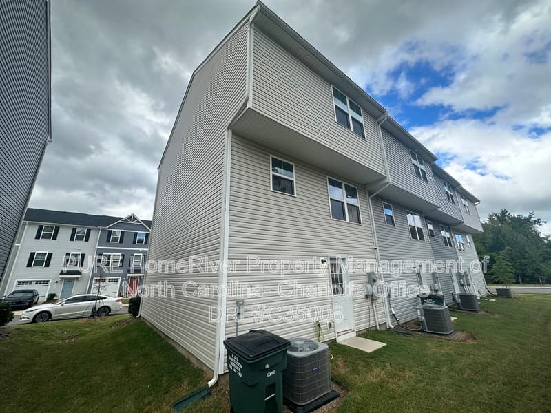 Charlotte House: 2019 Langer St