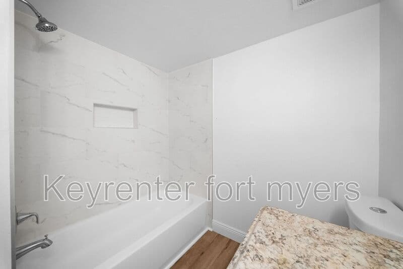 Fort Myers House: 11370 SUMMERWINDS CT