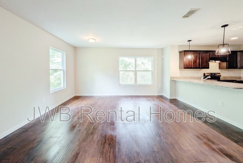 Jacksonville House: 2801 Myrtis Rd