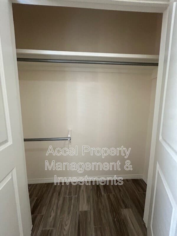 Alton Condo: 1012 W La Pointe