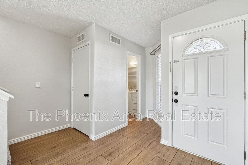 Chandler House: 1115 W Estrella Dr