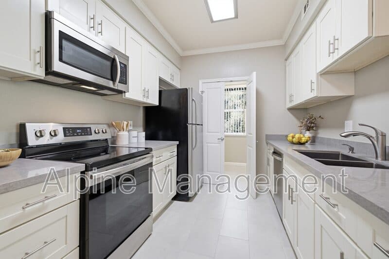 East Palo Alto Condo: 1982 West Bayshore Road - Main