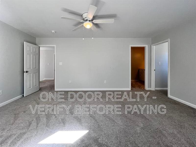 Williamsburg House: 120 Low Ridge Rd