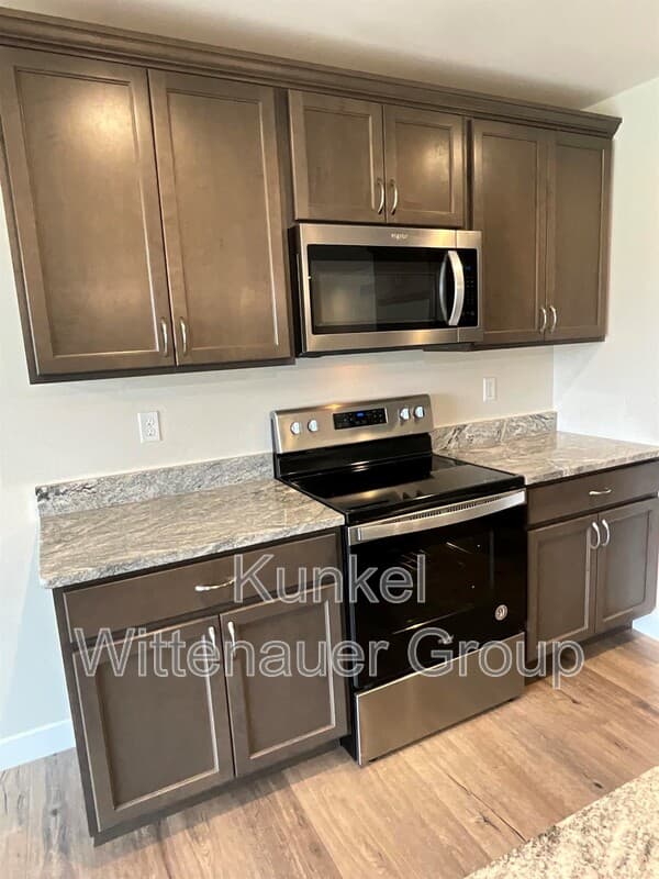Fairview Heights Condo: 808 Applewoood Creek Drive