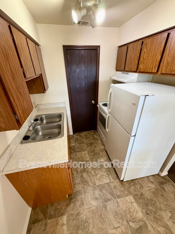 Evansville Condo: 437 South Bosse Avenue