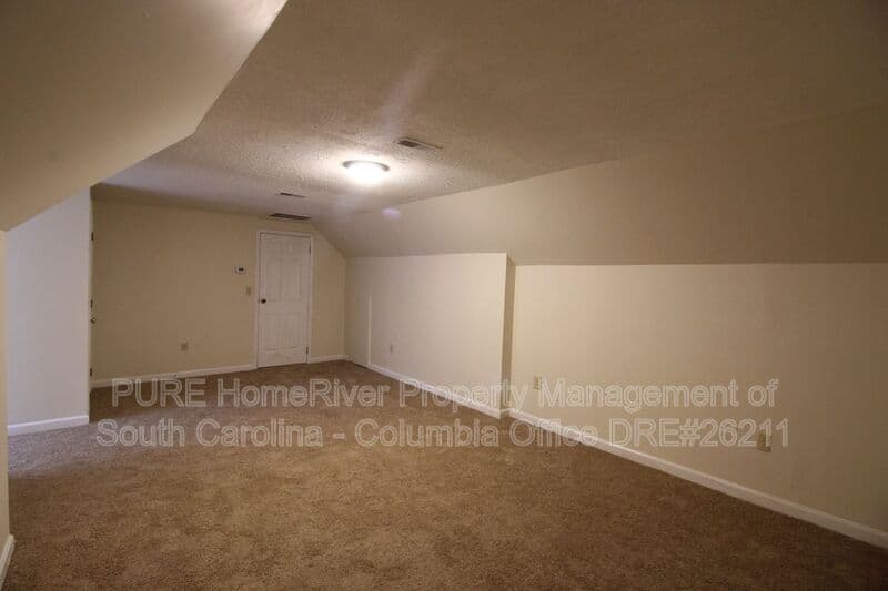 West Columbia House: 403 Charwood Ln